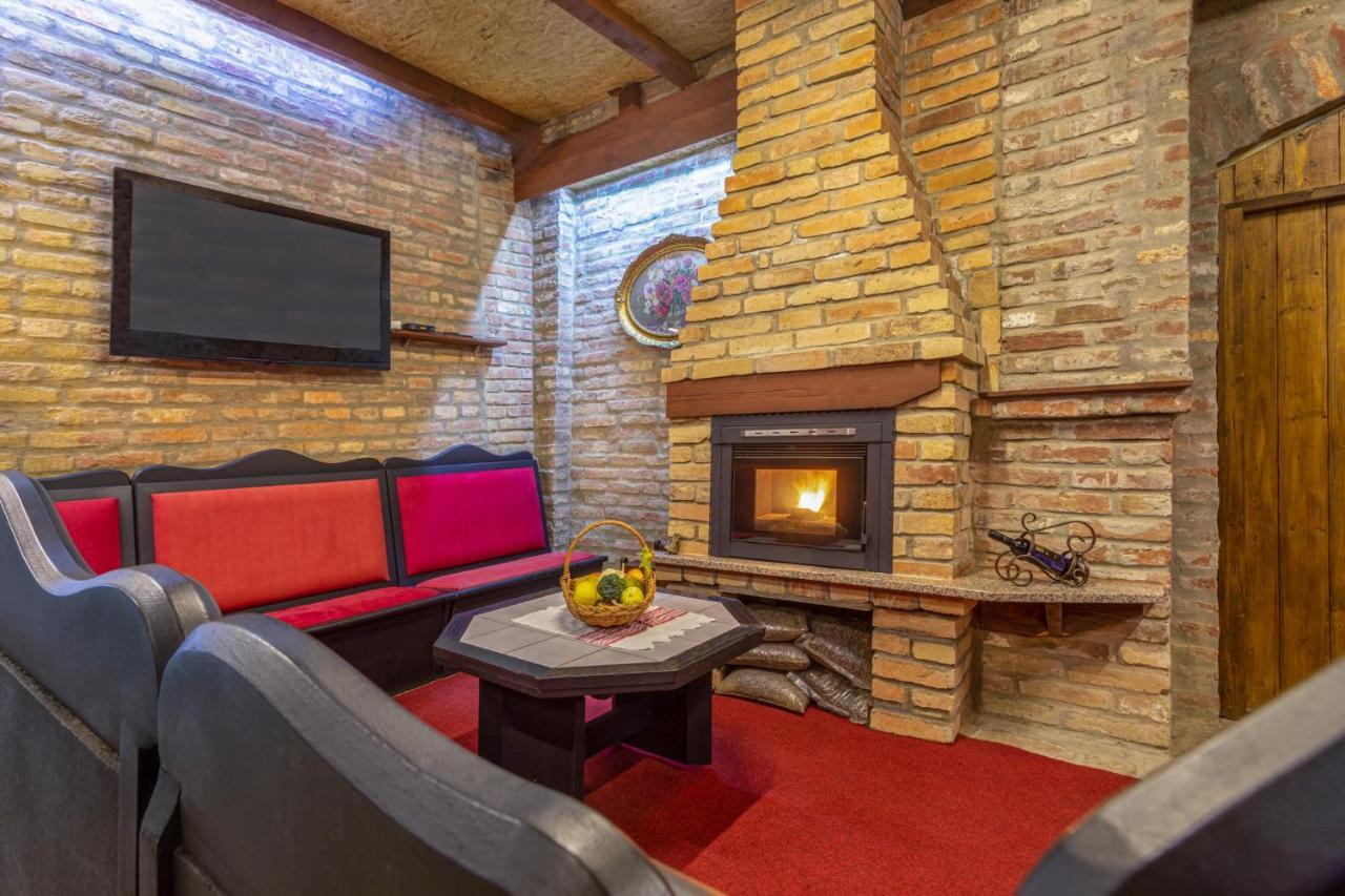 Kuca Za Odmor Baranjski Dvori Hotel Zmajevac Екстериор снимка