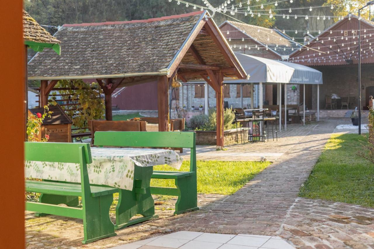 Kuca Za Odmor Baranjski Dvori Hotel Zmajevac Екстериор снимка