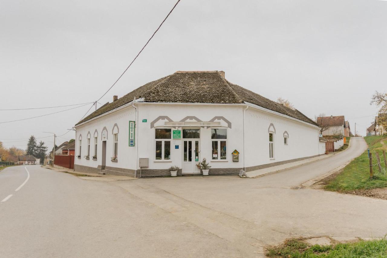 Kuca Za Odmor Baranjski Dvori Hotel Zmajevac Екстериор снимка